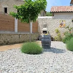Le Clos Des Troubadours Bed & Breakfast