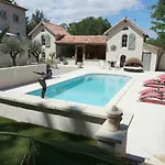 Bed & Breakfast Le Clos Des Troubadours 4*