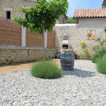 Le Clos Des Troubadours Bed & Breakfast