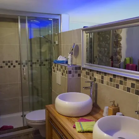 Le Clos Des Troubadours Bed & Breakfast Pennautier