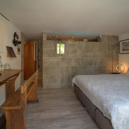 Le Clos Des Troubadours Bed & Breakfast *